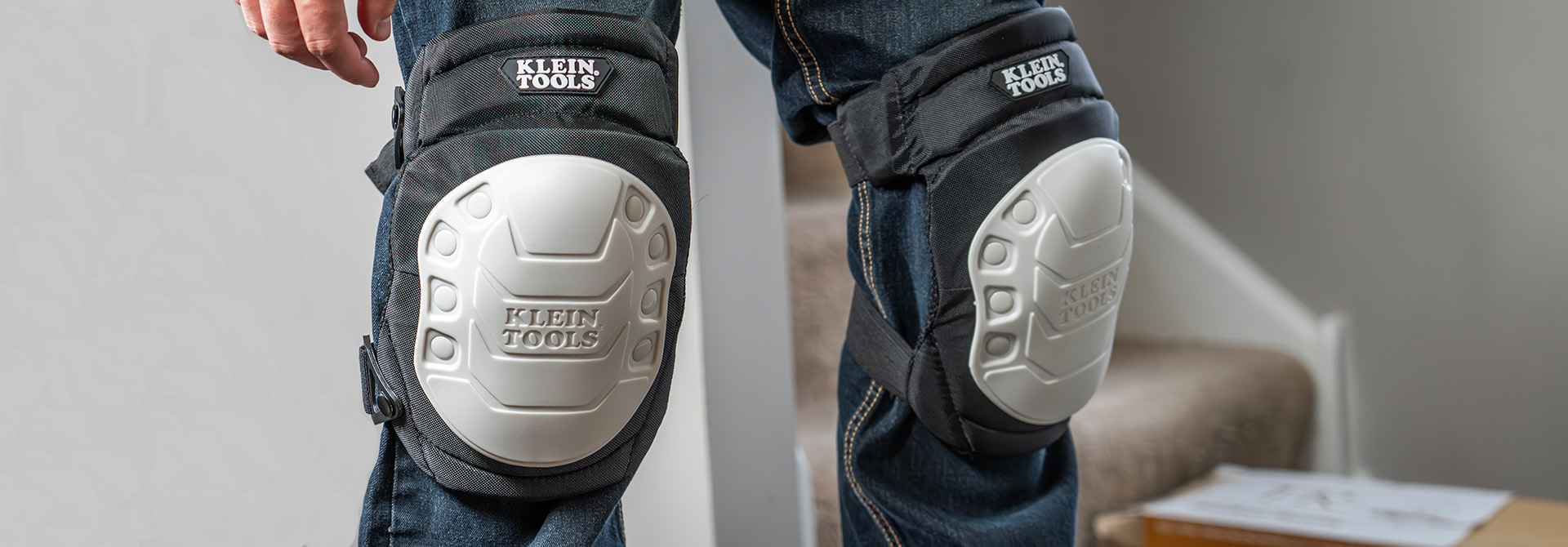 Non-Marring
Semi-Hinged
Knee Pad 