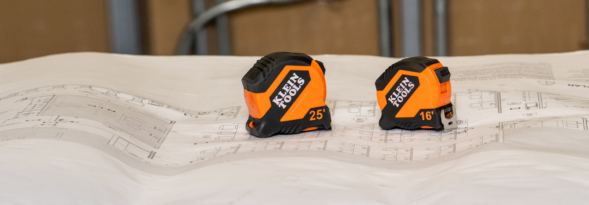 Compact 
Lightweight 
Tape Measure