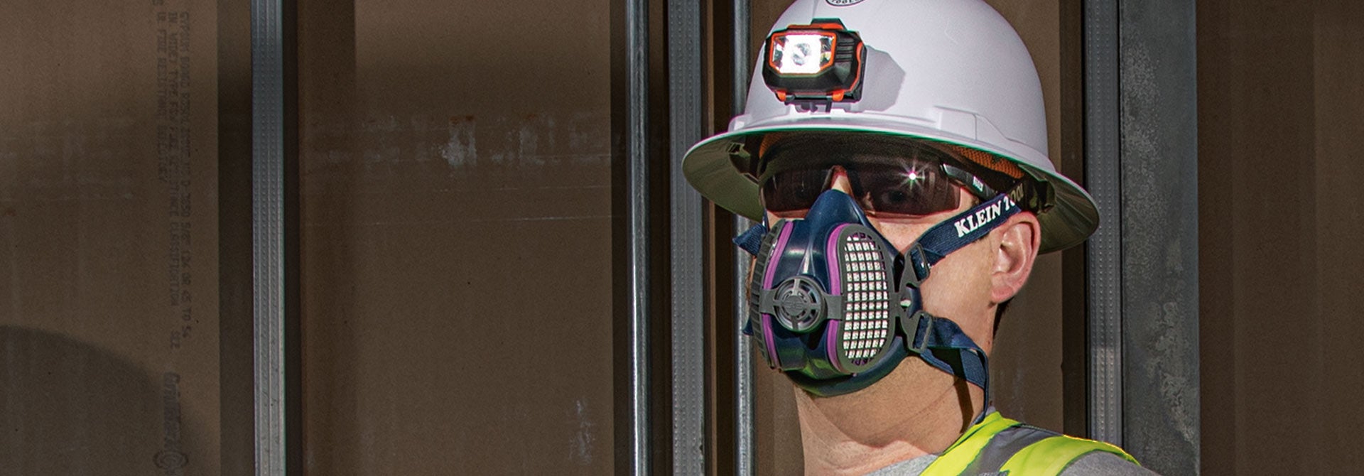 P100 Half-Mask \r\nRespirators and \r\nReplacement Filters